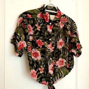 American Eagle Tropical Print Crop Tshirt